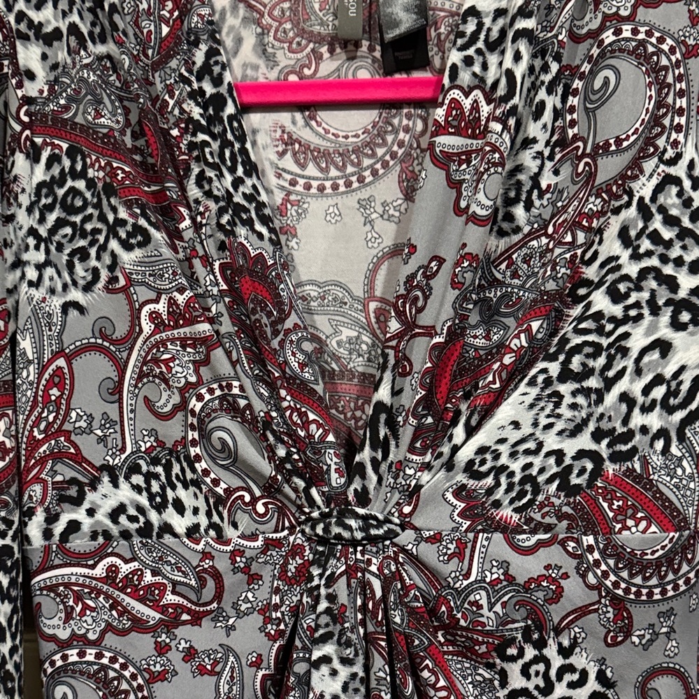 Bisou Bisou Gray and Red Paisley Blouse - Picture 6 of 8